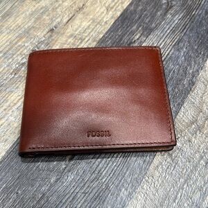 - Fossil wallet for men
